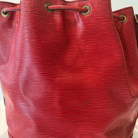 Louis Vuitton Epi Noe GM Leather Bucket Bag (large) Vintage & EUC (Authentic) - Picture 4 of 16